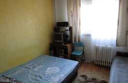 De vanzare apartament 4 camere, decomandat, boxa la subsol, 79 mp, zona Colina