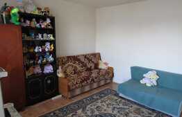 De vanzare apartament 4 camere, decomandat, boxa la subsol, 79 mp, zona Colina