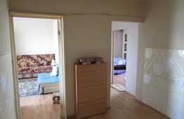 De vanzare apartament 4 camere, decomandat, boxa la subsol, 79 mp, zona Colina