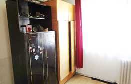 De vanzare apartament 4 camere, decomandat, boxa la subsol, 79 mp, zona Colina