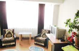 De vanzare apartament 4 camere, decomandat, boxa la subsol, 79 mp, zona Colina