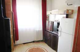 De vanzare apartament 4 camere, decomandat, boxa la subsol, 79 mp, zona Colina