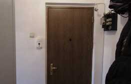 De vanzare apartament 3 camere, 51 mp, etaj intermediar, zona Colina