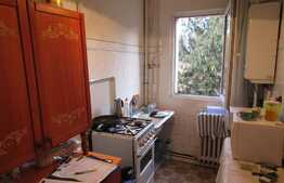 De vanzare apartament 3 camere, 51 mp, etaj intermediar, zona Colina