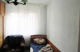 De vanzare apartament 3 camere, 51 mp, etaj intermediar, zona Colina