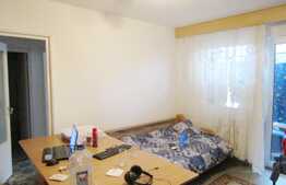 De vanzare apartament 3 camere, 51 mp, etaj intermediar, zona Colina