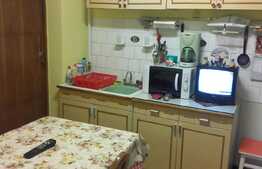 De vanzare apartament 3 camere, 70 mp, decomandat, etaj intermediar, zona OMV