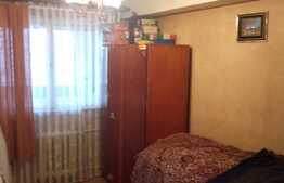 De vanzare apartament 3 camere, 70 mp, decomandat, etaj intermediar, zona OMV