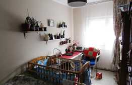 Apartament 4 camere, 83 mp, decomandat, etaj intermediar, zona Billa