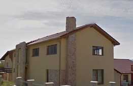 Casa individuala, 293 mp, 570 mp teren, semifinisata, zona linistita de case!