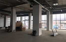 Spatiu comercial pentru activitati de tip showroom cu vitrina generoasa