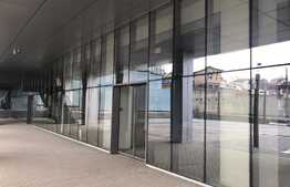 Spatiu comercial pentru activitati de tip showroom cu vitrina generoasa