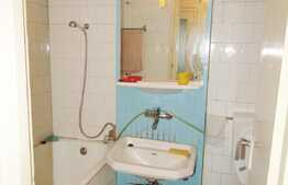 Apartament 3 camere, 73,8 mp, decomandat, garaj, boxa subsol, zona Petrom