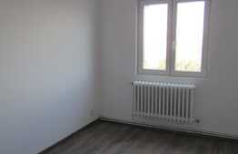 De vanzare apartament 3 camere, 65 mp, boxa la subsol, zona Complex Diana