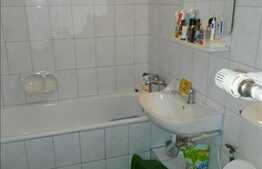 2 camere, decomandat, finisaje clasice, cu loc parcare si boxa, zona FSEGA