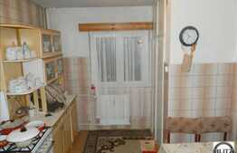 2 camere, decomandat, finisaje clasice, cu loc parcare si boxa, zona FSEGA