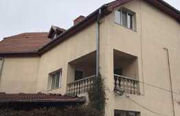 Imobil tip casa, 600 de mp plus curte de cca 400 de mp pentru parcari