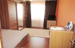 De vanzare apartament 3 camere, 67 mp, decomandat, boxa la subsol, zona Profi