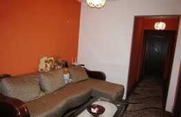 De vanzare apartament 3 camere, 67 mp, decomandat, boxa la subsol, zona Profi