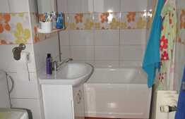 De vanzare apartament 3 camere, 67 mp, decomandat, boxa la subsol, zona Profi