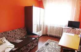 De vanzare apartament 3 camere, 67 mp, decomandat, boxa la subsol, zona Profi