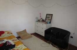 De vanzare apartament 3 camere, 67 mp, decomandat, boxa la subsol, zona Profi