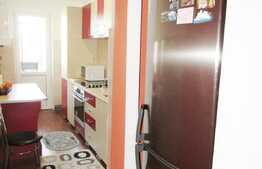 De vanzare apartament 3 camere, 67 mp, decomandat, boxa la subsol, zona Profi