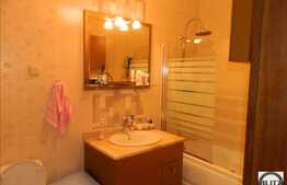 De vanzare cu 3 camere, 74 mp utili , situat in zona Profi