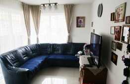 De vanzare apartament 3 camere, 57.60 mp! Mobilat si utilat! Zona strazii Florilor!