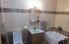 De vanzare apartament 3 camere, 57.60 mp! Mobilat si utilat! Zona strazii Florilor!