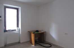 Garsoniera 35 mp, 2 parcari, nemobilata, zona Piata Mihai Viteazu