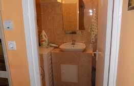 De vanzare apartament 3 camere, 67 mp, decomandat, parcare, 2 boxe, zona Profi