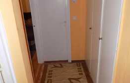 De vanzare apartament 3 camere, 67 mp, decomandat, parcare, 2 boxe, zona Profi