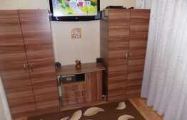 De vanzare apartament 3 camere, 67 mp, decomandat, parcare, 2 boxe, zona Profi
