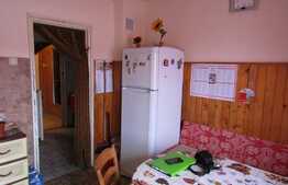 Apartament 4 camere, 90 mp, decomandat, etaj intermediar, zona Billa