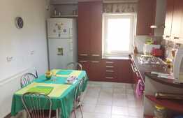 De vanzare apartament 4 camere, 82 mp, decomandat, zona strazii Donath