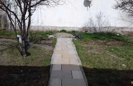 De vanzare casa cuplata, 47 mp, teren 200 mp, front 2 ml, zona centrala!