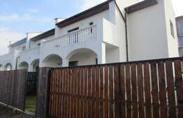 Triplex cu arhitectura mediteraneana. 98 mp, teren de 100 mp, zona linistita!