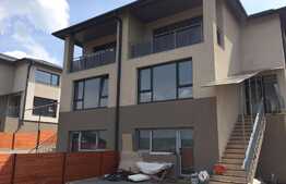 EXCLUSIVITATE ! Duplex cu 5 camere, 167 mp, teren de 250 mp! Zona de case!