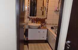 De vanzare apartament 3 camere, 72 mp, parcare, zona Primariei Baciu