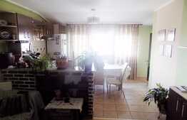 De vanzare apartament 3 camere, 72 mp, parcare, zona Primariei Baciu