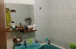 Vanzare apartament 3 camere, 76 mp, decomandat, boxa subsol, zona The Office