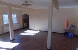 De vanzare 4 camere, 128 mp, decomandat, terasa 25 mp, zona Restaurant Regal