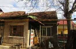 Casa demolabila, 40 mp utili, teren de 160 mp, zona buna!