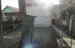 Casa demolabila, 40 mp utili, teren de 160 mp, zona buna!