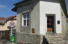 Case cuplate in curte comuna 80 + 160 mp utili, teren de 350 mp, zona linistita!