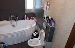 Apartament 3 camere, 63 mp, decomandat, garaj, parcare, boxa, zona Auchan