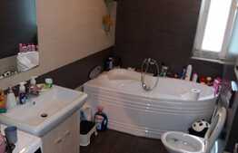Apartament 3 camere, 63 mp, decomandat, garaj, parcare, boxa, zona Auchan
