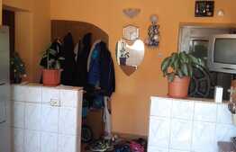 Apartament 2 camere, 54 mp, decomandat, boxa la subsol, zona Hotel Paradis