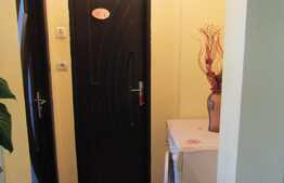 Vanzare apartament 2 camere, 50 mp, zona Mercur